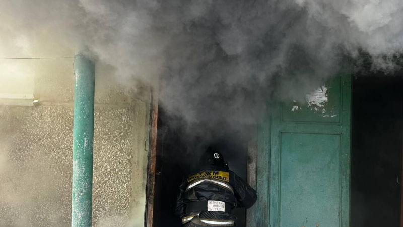 15 человек эвакуировали при пожаре из жилого дома в Петропавловске
