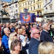 Хорватские пенсионеры провели массовый протест против бедности