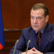 Медведев раскритиковал «сценарии урегулирования» на Украине