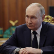 Путин дал поручения по переводу некоторых видов бизнеса на уведомления