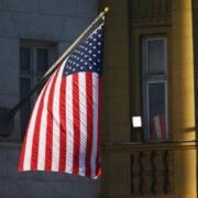 WSJ: в США чиновники требуют разрешить помощь другим странам