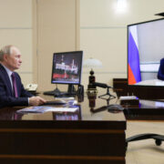 Богомаз доложил Путину о росте зарплат в Брянской области