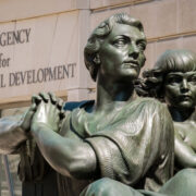 Более 400 сотрудников USAID были уволены в последние дни, пишут СМИ