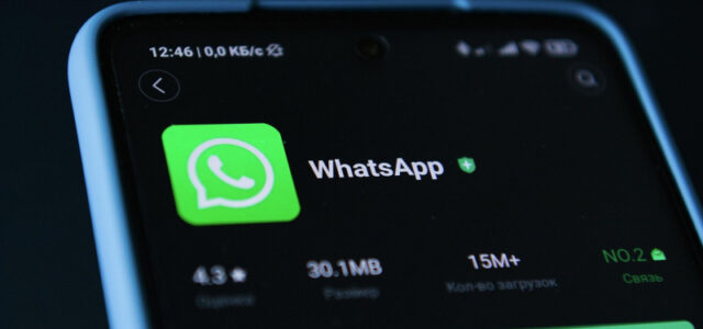 Британского чиновника уволили из-за комментариев в WhatsApp