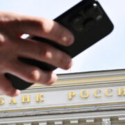 ЦБ обязал банки устранить проблему хищений со счетов через приложения