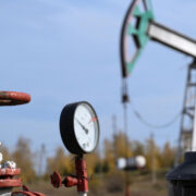 Решение конфликта на Украине не повлияет быстро на динамику нефтедобычи