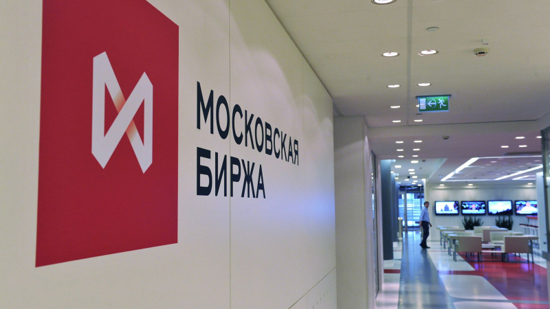 Российский рынок акций растет на утренней сессии