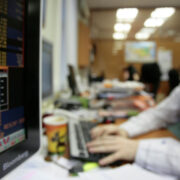 «СПБ Биржа» приостановила торги