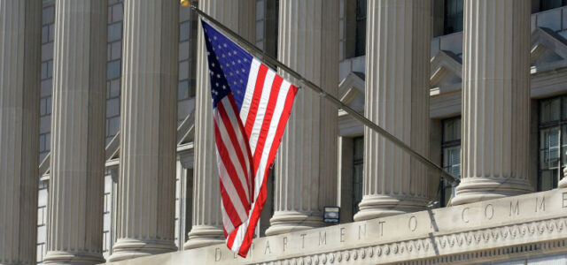 США ввели новые санкции против двух россиян
