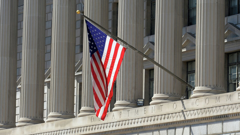 США ввели новые санкции против двух россиян