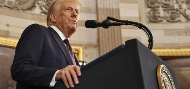 Трамп анонсировал введение пошлин в 25% на импорт стали и алюминия