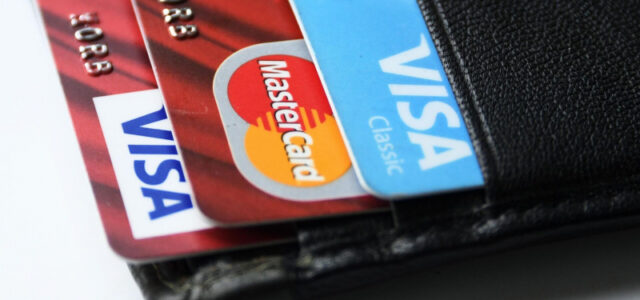 В ЦБ ответили на вопрос о возможности возврата Visa и Mastercard