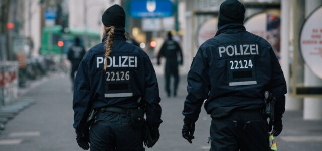 В Германии задержали двух человек после стрельбы у здания суда