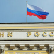 ЦБ сохраняет сигнал, что будет оценивать целесообразность повышения ставки