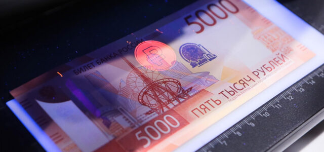 Российские банки обновят банкоматы под новые пятитысячные купюры