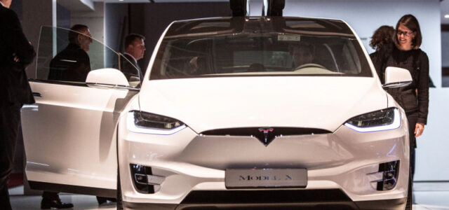 Трамп пообещал приобрести электромобили Tesla для сотрудников Белого дома
