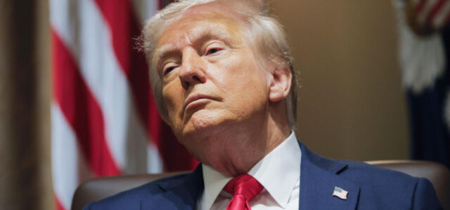 Трамп заявил о планах поговорить с Путиным