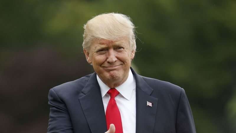 В США призвали Трампа отказаться от идеи пошлин на напитки против ЕС