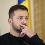Зеленский ответил на призывы к отставке