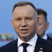 Дуда призвал защитить Польшу с помощью французского ЯО, пишет Bloomberg