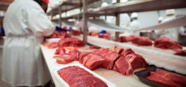 «Мираторг» исключил попадание свинины в говяжьи продукты