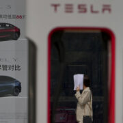 СМИ: Tesla не может закупать в Китае запчасти для машин из-за пошлин Трампа