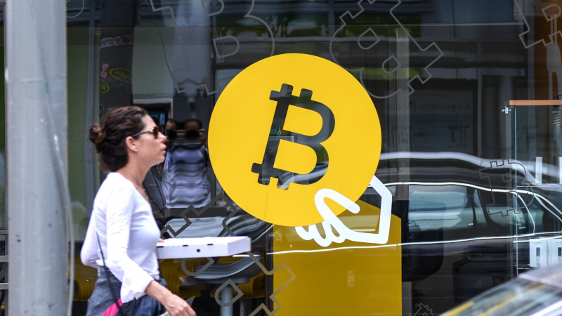 Стоимость биткоина опустилась ниже 82 тысяч долларов