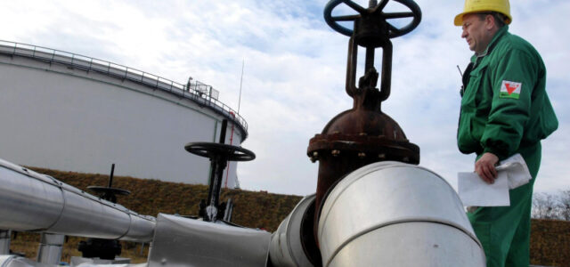 Эксперт оценил перспективы отказа Венгрии и Словакии от российской нефти