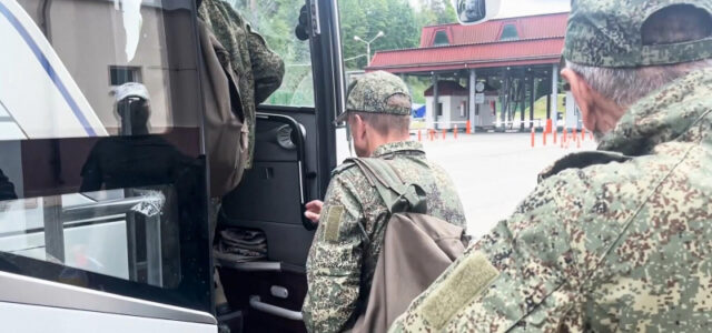 «Известия»: освобожденные бойцы рассказали о пытках в плену
