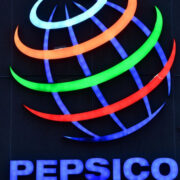 PepsiCo хочет зарегистрировать в России товарный знак для продажи напитков