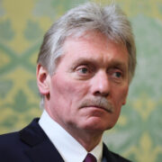 Песков ответил на заявление Мерца о поставках дальнобойного оружия Киеву