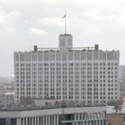 Правительство продлило обязательную продажу валютной выручки экспортерами