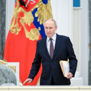 Путин дал поручения по развитию лесной промышленности