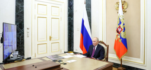 Путин обратил внимание на снижение отгрузки сельхозтехники