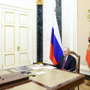 Путин поручил ФАС внимательно следить за ценами на сельхозтехнику