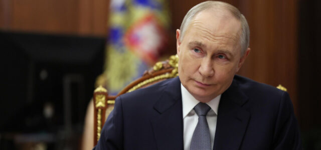 Путин поручил подготовить предложения по безопасности судов