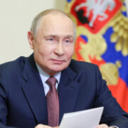 Путин поручил подумать над выращиванием генно-модифицированных деревьев