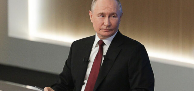 Путин поручил рассмотреть вопрос о строительстве пассажирских ледовых судов