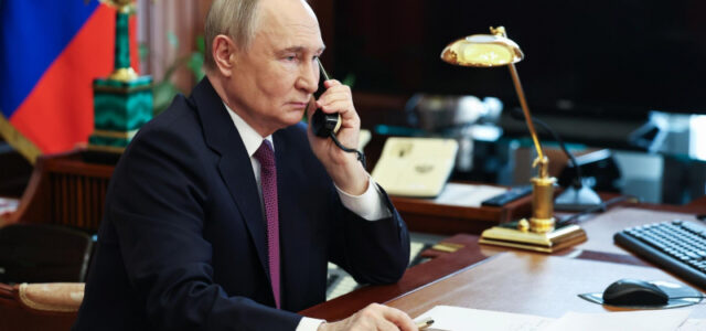 Путин проведет встречу с представителями деловых кругов