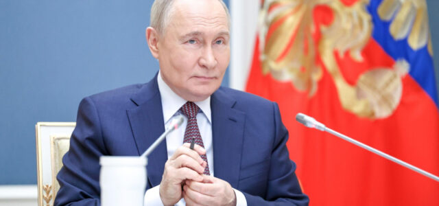 Рост экономики обеспечивает не только ВПК, заявил Путин