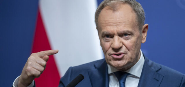 Туск заявил, что готов закрыть границу с Германией
