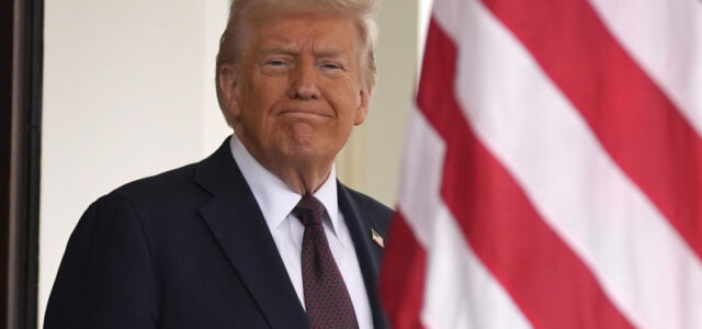 У Турции нет данных о планах Трампа приехать в Стамбул, сообщил источник