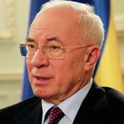 На Украине нет здравых политических сил, заявил Азаров