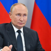 Путин может быть посредником в конфликте на Ближнем Востоке, заявил Песков