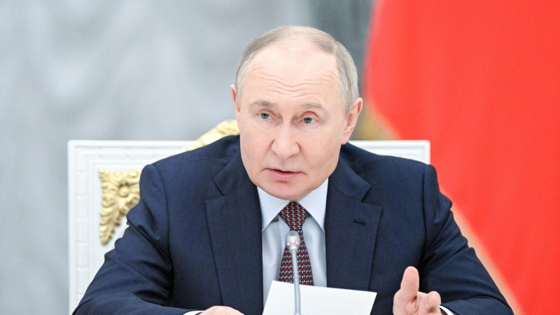 Путин на ПМЭФ оценит экономическое развитие страны, заявил Песков