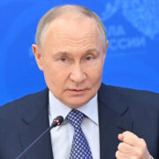 Путин призвал выполнить все задачи по развитию новых регионов