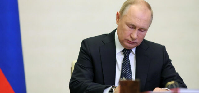 Путин внес в ГД конвенцию о статусе делегаций, направляемых в страны СНГ