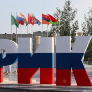 Россия и БРИКС будут строить систему равного сотрудничества, заявил Путин