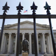 США впервые ввели санкции против трех мексиканских банков