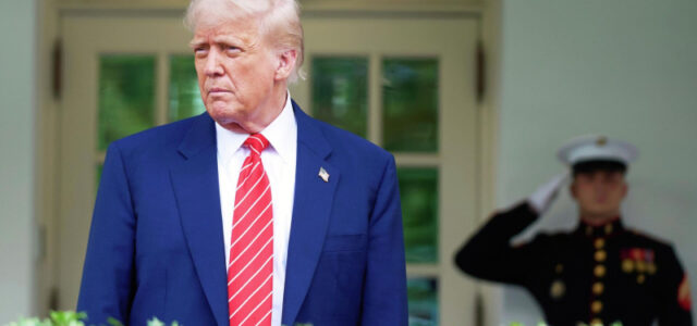 Трамп заявил, что Карлсон извинился за критику